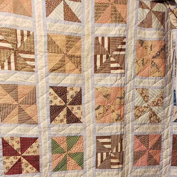 1800s Quilt multiple patterned fabric - Picture 16 of 16